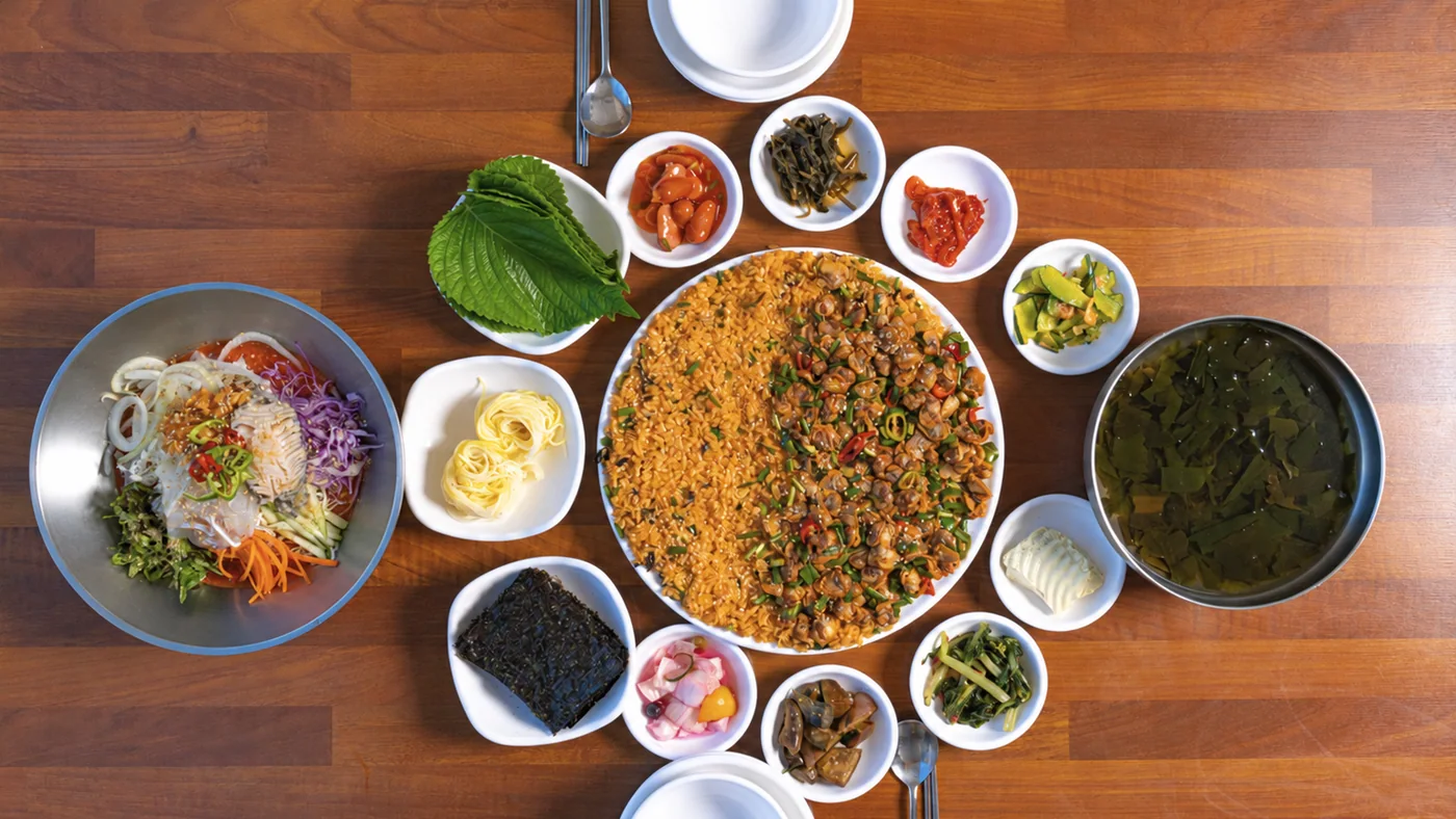 연화마을 꼬막비빔밥과 함께 차려진 한상